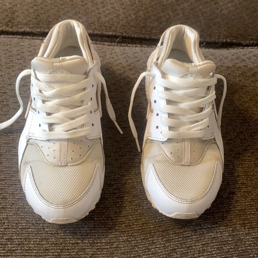 White Nike Huarache